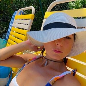 Meet your Posher, Pamela